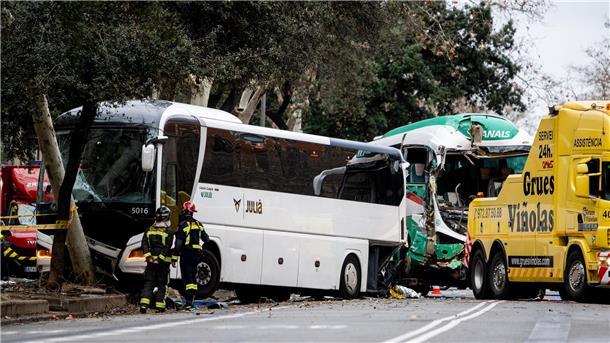 Mehr als 50 Verletzte bei Unfall mit Bussen in Barcelona Die Polizei nahm Ermittlungen auf. (Foto aktuell)