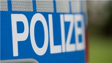 Die Polizei (Symbolbild) berichtet von einem 18-jähriger Motorradfahrer, der bei einem Auffahrunfall Verletzungen erlitt.