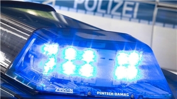 Die Polizei und andere Helfer mussten einer Stute beim Umsteigen aus einem Pferdeanhänger in einen anderen helfen. Das Problem: Die ganze Aktion fand auf der Autobahn A27 statt.