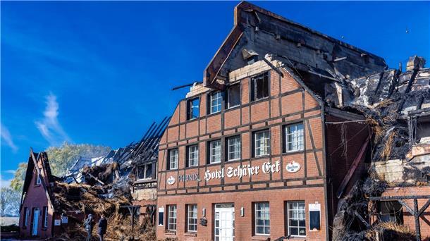 Die Polizei vermutet, dass das Feuer absichtlich gelegt wurde.