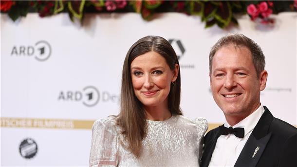 Film über das Leben: „Sterben“ gewinnt Deutschen Filmpreis Die Präsidenten der Deutschen Filmakademie: Schauspielerin Alexandra Maria Lara und Regisseur Florian Gallenberger gemeinsam vor der Verleihung auf dem roten Teppich.