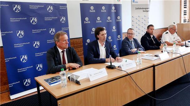 Die Pressekonferenz in Düsseldorf zum Rekord-Kokainfund im Milliardenwert.