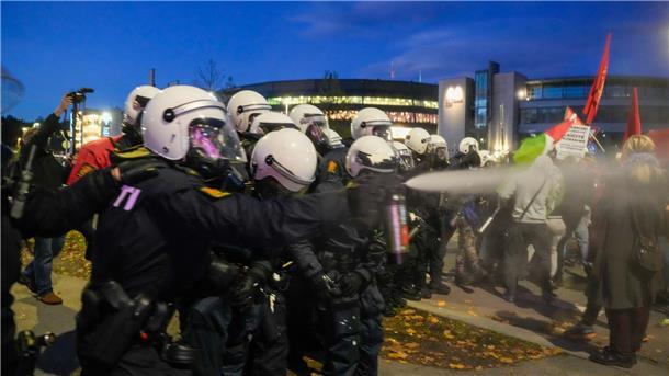 Die Proteste blieben nicht friedlich.