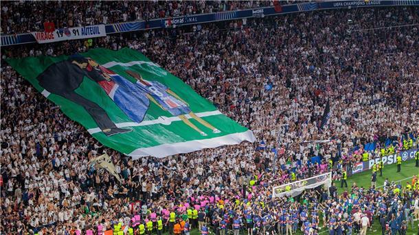 Die PSG-Fans gedenken der an Krebs gestorbenen Tochter von Coach Luis Enrique.