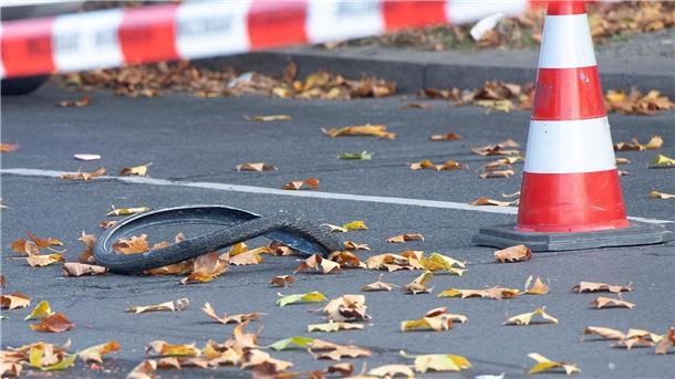 Radfahrerin nach Unfall hirntot - Druck auf Klima-Aktivisten Die Radfahrerin wurde drei Tage nach dem Unfall mit einem Lastwagen für hirntot erklärt.