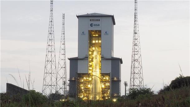 Die Rakete ist 56 Meter hoch und 540 Tonnen schwer.