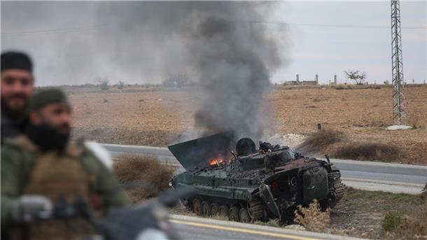 Rebellen übernehmen Kontrolle über Damaskus - Assad flieht Die Rebellen starteten ihre Blitzoffensive erst Ende November.