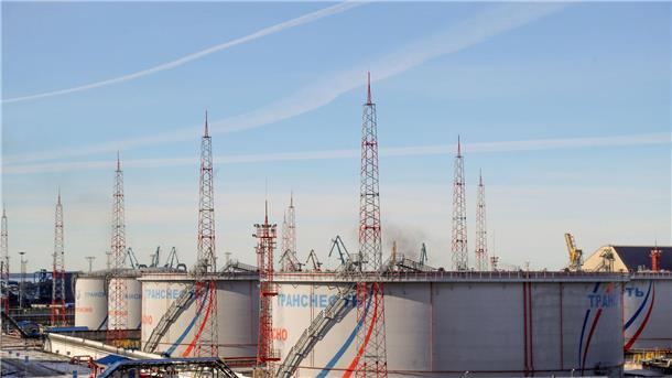 Von der Leyen sagt Trump neuen Plan zu russischer Energie zu Die Rechnung hinter dem Vorhaben: Weniger Erlöse aus Ölgeschäften = weniger Geld für Kriegsführung (Archivbild)