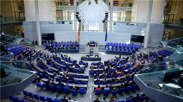 Robert Habeck, Bundesminister für Wirtschaft und Klimaschutz, spricht bei der Plenarsitzung im Deutschen Bundestag. 