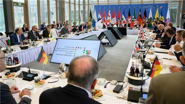Entlastungen: Scholz zuversichtlich für Einigung mit Ländern Die Regierungschefs der Länder treffen sich zur Ministerpräsidentenkonferenz (MPK) in der NRW-Landesvertretung.