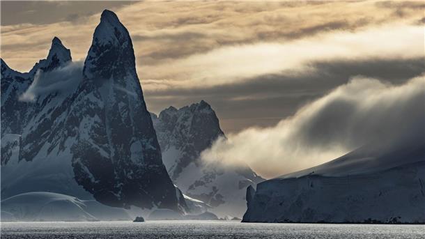 Antarktis-Konferenz ringt um Ausweisung neuer Schutzgebiete Die Region erlebt einem neuen Bericht zufolge beispiellose Temperaturanomalien mit häufigeren marinen Hitzewellen und einem schrittweisen Rückgang des Meereises.