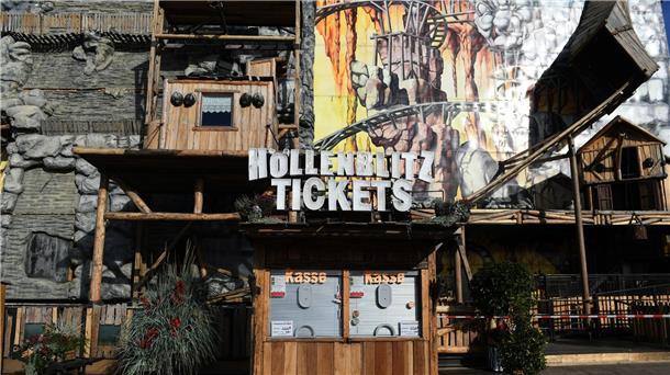Achterbahn nach Unfall auf Wiesn repariert Die Reparaturen am „Höllenblitz“ auf dem Oktoberfest sind weitgehend abgeschlossen.