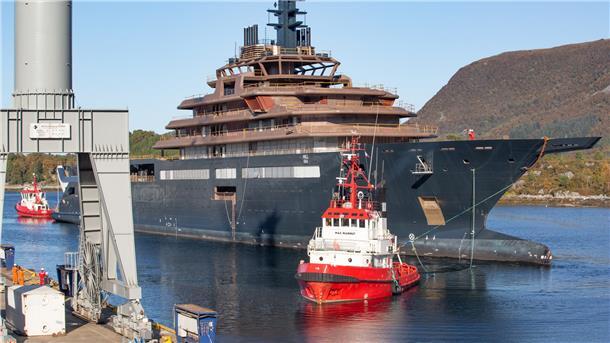 Die „REV Ocean“ liegt auf einer norwegischen Werft und soll im Juni zum Innenausbau zur Lloyd Werft kommen. Zurzeit ist aber noch unklar, ob das wegen der Pandemie klappt.