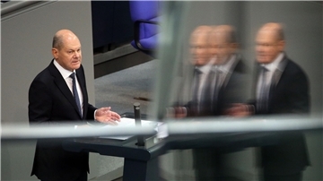 „Die richtigen Worte aus der Rede von Scholz wurden nicht in ein politisches Programm umgesetzt“, sagt CDU-Außenexperte Roderich Kiesewetter ein Jahr nach der „Zeitenwende“-Rede von Bundeskanzler Olaf Scholz im Bundestag.