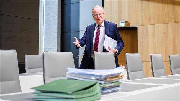 Opposition: Pläne von Rot-Grün für 2025 „ambitionslos“ Die rot-grüne Regierung von Ministerpräsident Stephan Weil steht wegen ihres Haushaltsplanentwurfs in der Kritik.