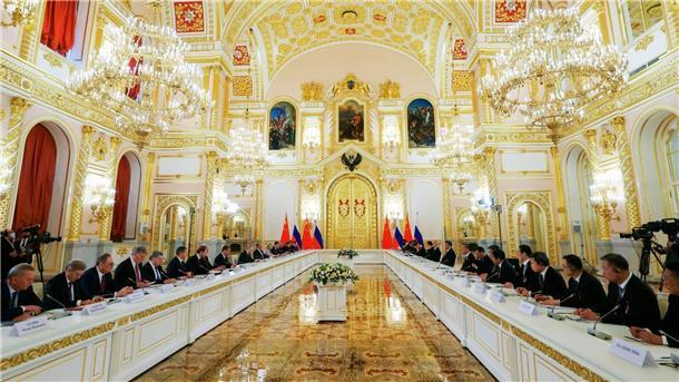 Xi Jinping beendet Staatsbesuch in Moskau Die russische und die chinesische Delegation während ihrer Gespräche im Kreml.