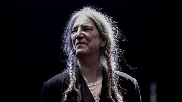 Patti Smith liebt Berliner Friedhöfe Die Sängerin Patti Smith ist von Dramatiker Brecht fasziniert.