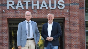 Die Samtgemeindebürgermeister Gerhard Kahrs aus Selsingen (links) und Jörn Keller aus Sittensen fordern im Namen aller Kommunen des Landkreises Rotenburg vom niedersächsischen Kultusministerium ein Gegensteuern, um den sich zuspitzenden Fachkräftemangel im Kita-Bereich zu entschärfen. 