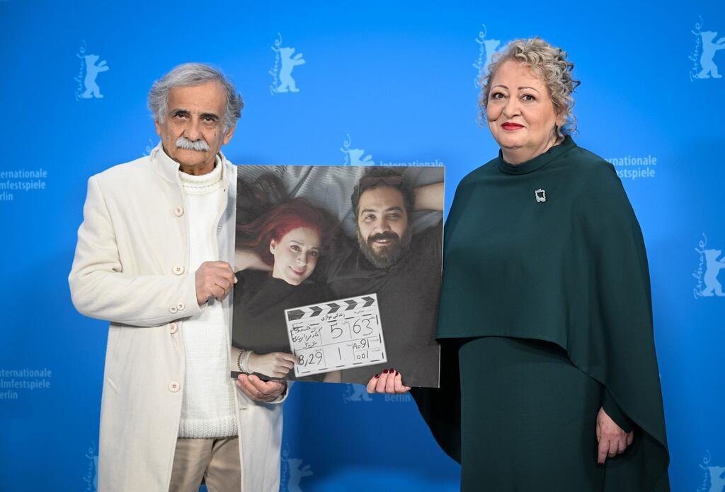 Favoriten und Hollywood-Besuch bei der Berlinale Die Schauspieler Esmail Mehrabi (l) und Lily Farhadpour kamen ohne ihre Regisseure zur Berlinale - zeigten sie aber auf einem Foto.