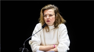 Die Schauspielerin bei einer szenischen Lesung zugunsten der zivilen Seenotrettungsorganisation SOS Humanity im vergangenen Dezember im Deutschen Theater in Berlin.