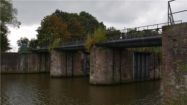 Brücke über Wasser
