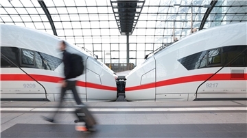 Die Schlichter im Tarifkonflikt bei der Bahn haben ein Kompromissangebot vorgelegt.