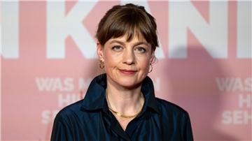 Frau. Die Schriftstellerin Mariana Leky wird mit dem Joachim-Ringelnatz-Preis der Stadt Cuxhaven ausgezeichnet – für ihren besonderen Erzählton und feinsinnigen Humor.
