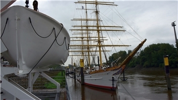 Die „Schulschiff Deutschland“ liegt heute an der maritimen Meile im Bremer Stadtteil Vegesack. Stefan Kruecken wünscht sie sich nach Bremerhaven.