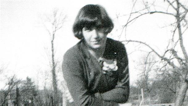 Vertriebener Jude aus Sandstedt: Kehrte Hans Wolff nach dem Zweiten Weltkrieg zurück? Die Schwester von Hans Werner Wolff: Grete Rosa Wolff (um 1930) wurde am 9. Dezember 1909 in Sandstedt geboren. Sie wurde von Zeitzeugen als mutig, modern und hübsch beschrieben. Sie schwamm durch die Weser und soll mehrere Menschen vor dem Ertrinken gerettet haben. Ende der 1930er Jahre musste die Jüdin mit ihrem Bruder vor den Nazis nach England fliehen. Die Eltern Tony und Jacob Wolff wurden 1942 ins KZ Theresienstadt verschleppt und ermordet.