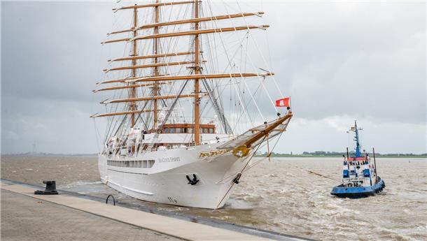 Nach Halt in Bremerhaven: „Sea Cloud Spirit“ kämpft mit Wellengang vor Helgoland Die „Sea Cloud Spirit“ beendete ihren Zwischenstopp in Bremerhaven und legte am Dienstagmittag von der Columbuskaje wieder ab.