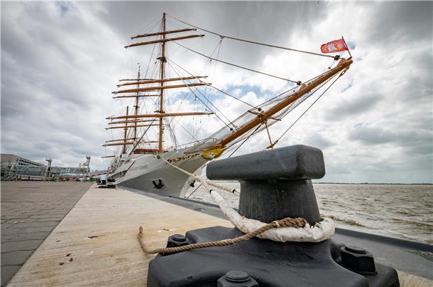 Nach Halt in Bremerhaven: „Sea Cloud Spirit“ kämpft mit Wellengang vor Helgoland Die „Sea Cloud Spirit“ lag bis Dienstagmittag an der Columbuskaje.