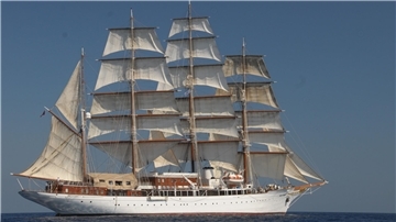 Die "Sea Cloud" mit vollen Segeln in Fahrt.