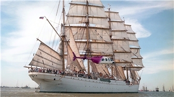 Die „Sedov“ bei der Sail 1995 in Bremerhaven. Die Sail 2020 musste wegen Corona abgesagt werden, geplant ist jetzt eine lütte, also eine kleine, Sail.