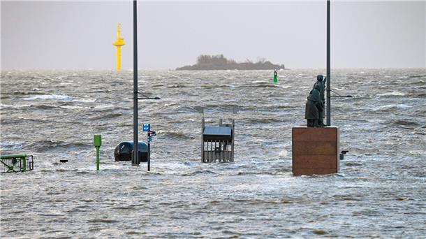 Die Seebäderkaje ist zum Seebädermeer geworden.