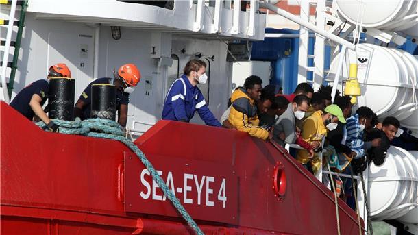Keine Haushaltsmittel mehr für Seenotrettung im Mittelmeer Die Seenotretter fürchten, dass sie künftig weniger Menschen helfen können. (Archivbild)
