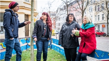 Die seit Jahren unvermindert hohe, verfestigte Kinderarmut in der Stadt macht ihnen zu schaffen. Mit ihren Einrichtungen Verein Rückenwind, dem Leherheider Verein Sonnenblume und dem Familienzentrum Grünhöfe versuchen (von links) Lars Grass, Tina Schölzel, Susanne Pigors und Cornelia Rönnefahrt gegenzusteuern. 