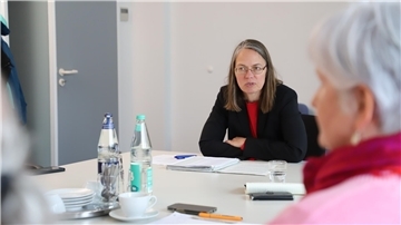 Die Senatorin für Kinder und Bildung, Sascha Karolin Aulepp, freut sich, dass mithilfe des neuen Bundesprogramms Startchancen die Bildungschancen vieler Kinder erhöht werden können.