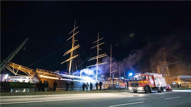 Die „Seute Deern“ in Flammen – ein Schock für viele Menschen in Bremerhaven und darüber hinaus.