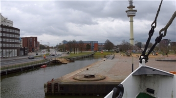 Die „Seute Deern“ ist Geschichte, der Abwrackplatz wieder unter Wasser. Aber mit der „Najade“ als Ersatzbau kann es nun weitergehen. Die Nachricht stieß allerdings nur auf verhaltenes Echo. Erst auf Nachfrage äußerte sich die Politik.