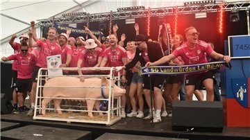 Sieger der Schweine-Auktion