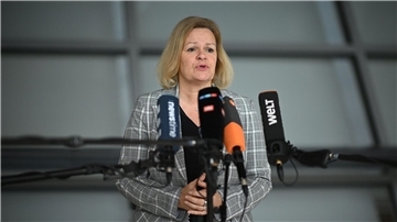 „Die Sicherheitsbehörden dürfen nicht schlechter aufgestellt werden als ihr kriminelles Gegenüber“, sagt Nancy Faeser (SPD).