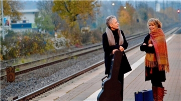 Die Singer und Songwriterinnen Annett Kuhr und Sue Sheehan