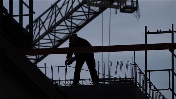 Die Situationen auf einer Baustelle sind oft etwas anders und weniger vorhersehbar als im Büro oder einer Fabrik - und das steigert die Unfallgefahr.