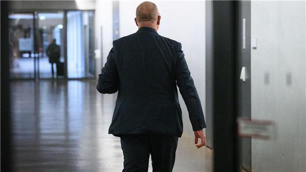 Kontrollgremium: Corona-Untersuchung öffentlich machen Die Sitzungen des Parlamentarischen Kontrollgremiums sind grundsätzlich geheim. Nur einmal im Jahr befragen die Abgeordneten das Spitzenpersonal der Nachrichtendienste in einer öffentlichen Sitzung.