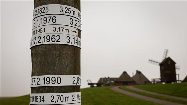 Historiker: Sturmflut 1825 bleibt Warnung vor Naturgewalt Die sogenannte Halligflut richtete insbesondere auf den Halligen große Schäden an.