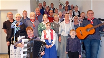 Die "Sohlnborger Büttpedder" laden am Mittwoch, 4. Oktober 2023, zum Niederdeutschen Abend in traditioneller Cuxhavener Tracht nach Duhnen ein. Ab 20 Uhr im Kursaal.