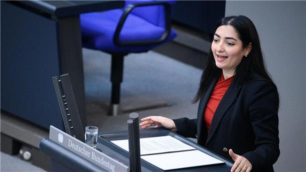 Bundesbeauftragte: Protest muss sich im Alltag zeigen Die Sorge vor Rechtsextremismus sei in der Mehrheit der Gesellschaft angekommen, sagt Reem Alabali-Radovan (SPD).