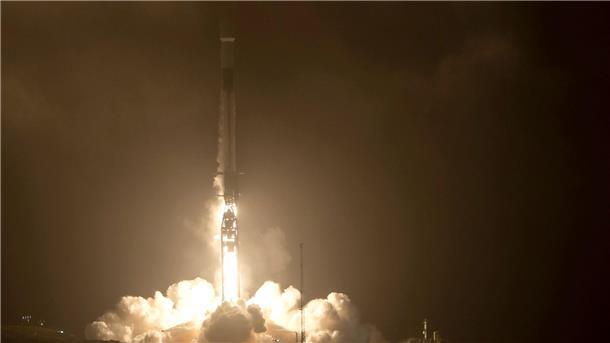 Mission zur Planetenverteidigung: „Hera“ startet zu Asteroid Die SpaceX Falcon 9 Rakete startet mit dem Double Asteroid Redirection Test (DART) an Bord vom Space Launch Complex 4E auf der Vandenberg Space Force Base in Kalifornien.