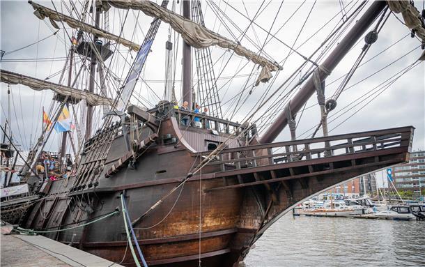 Die spanische „El Galéon“ ist als schwimmendes Museum auf den Weltmeeren unterwegs, um an die Zeit der spanischen Entdeckungs- und Handelsreisen zu erinnern.