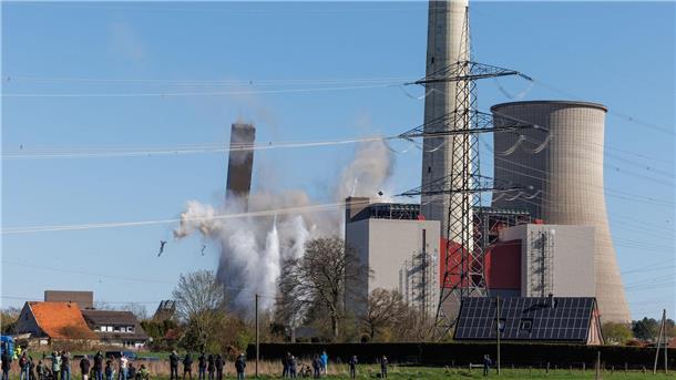 Ehemaliges Kohlekraftwerk Ibbenbüren gesprengt Die spektakuläre Aktion ist planmäßig verlaufen.